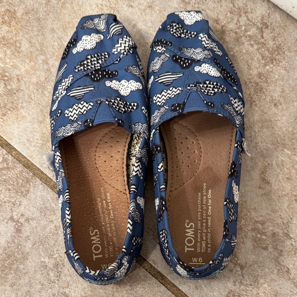 TOMS Navy and White Cloud Patterned Canvas Shoes